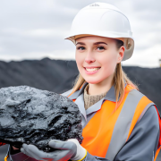 高薪诱惑：澳大利亚女性如何在采矿业中寻找新机遇？